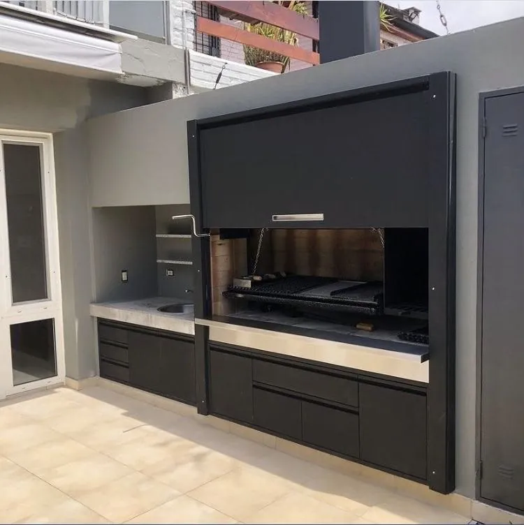 Parrilla exterior con mesada y muebles grafito realizada por Inova
